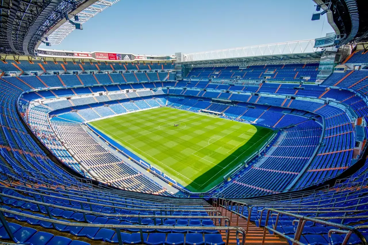 Der Anstieg der Einnahmen: Wie europäische Fußballvereine ihre Gewinne maximieren, indem sie Stadien in Cash Cows verwandeln